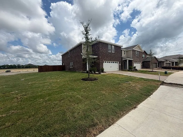 2210 Meadow Park Dr — Photo 33