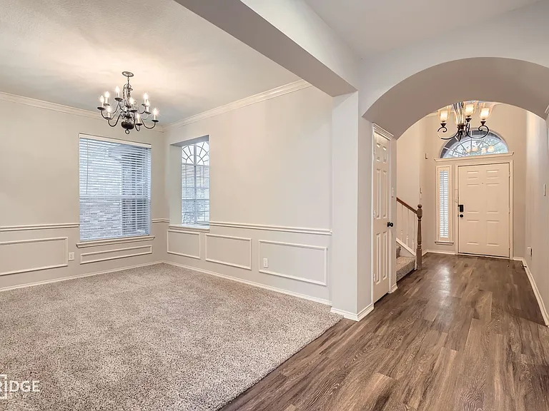 1105 Shores Blvd — Photo 3