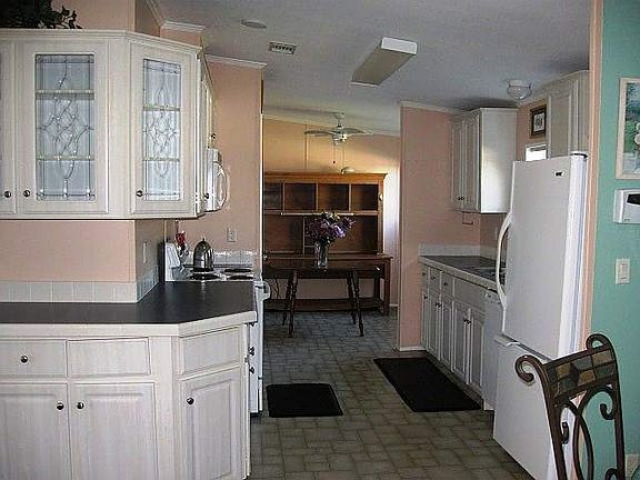 5th image of 12 Pineview Lake Cir