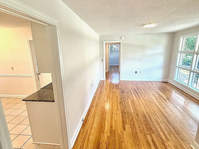 1035 Indigo Ave — Photo 4