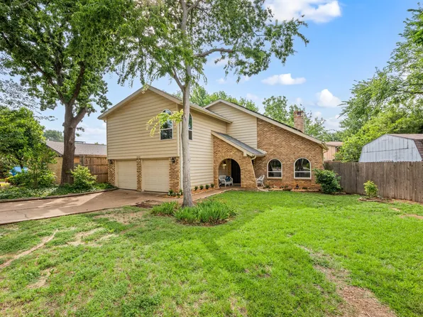 3008 Raintree Ct, Bedford, TX 76021