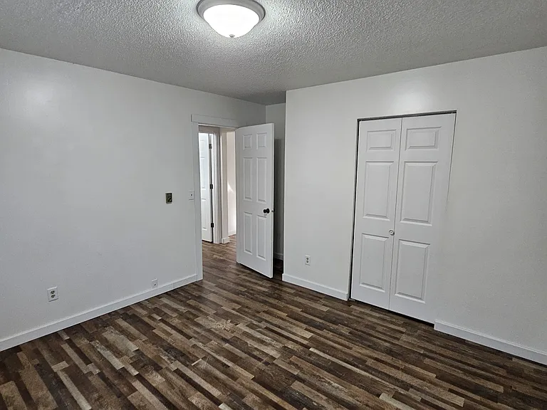 1260 Oakview Dr #4 — Photo 10