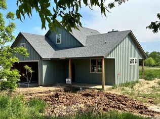 318 Oakwood Ave, Jacksboro, TX 76458
