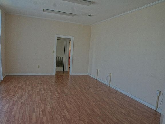 5th image of 2985 Guyton St