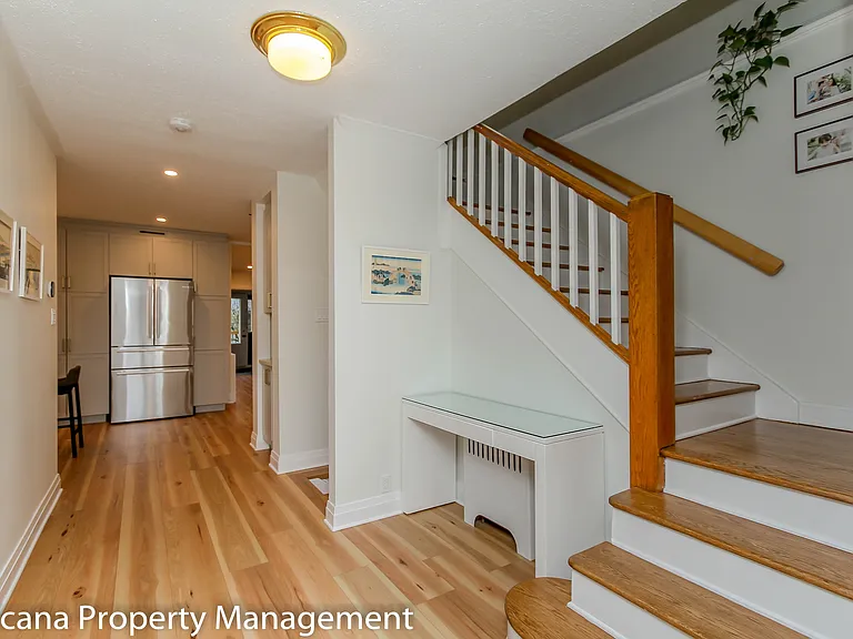 220 Cowley Ave — Photo 18