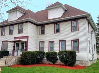 207 N State St, Genoa, IL 60135