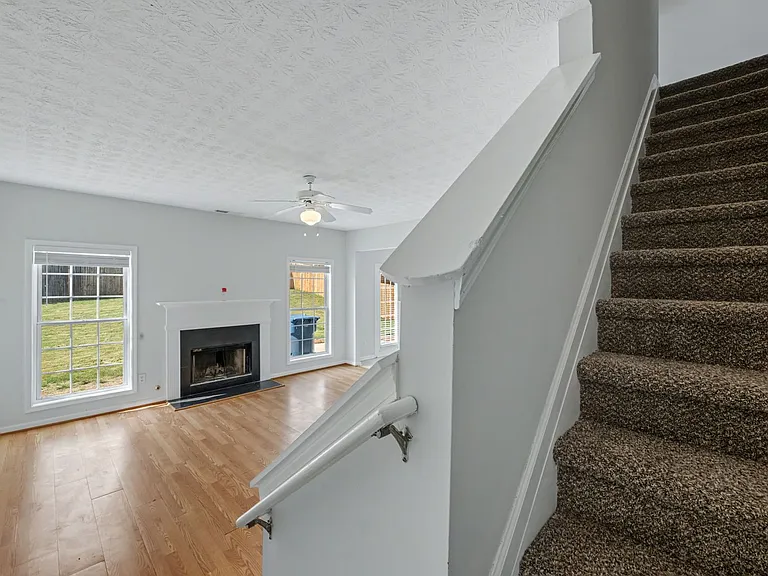 290 Clairidge Ln — Photo 13