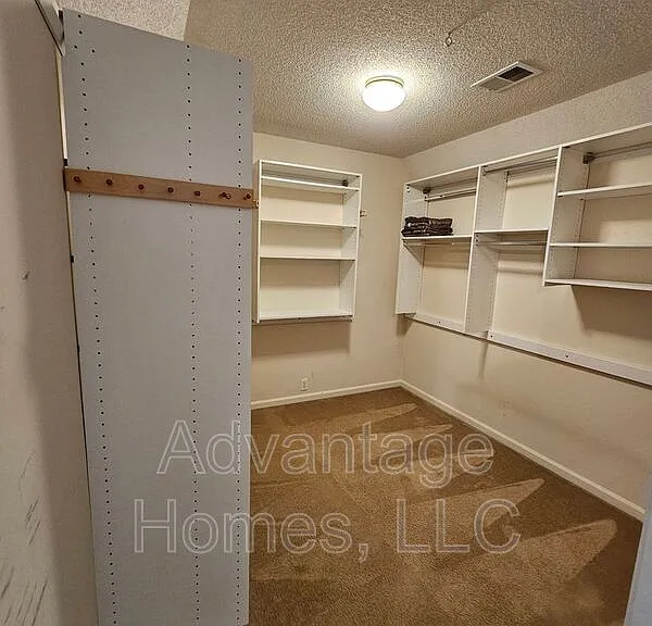 14117 Parkhill Ln — Photo 36