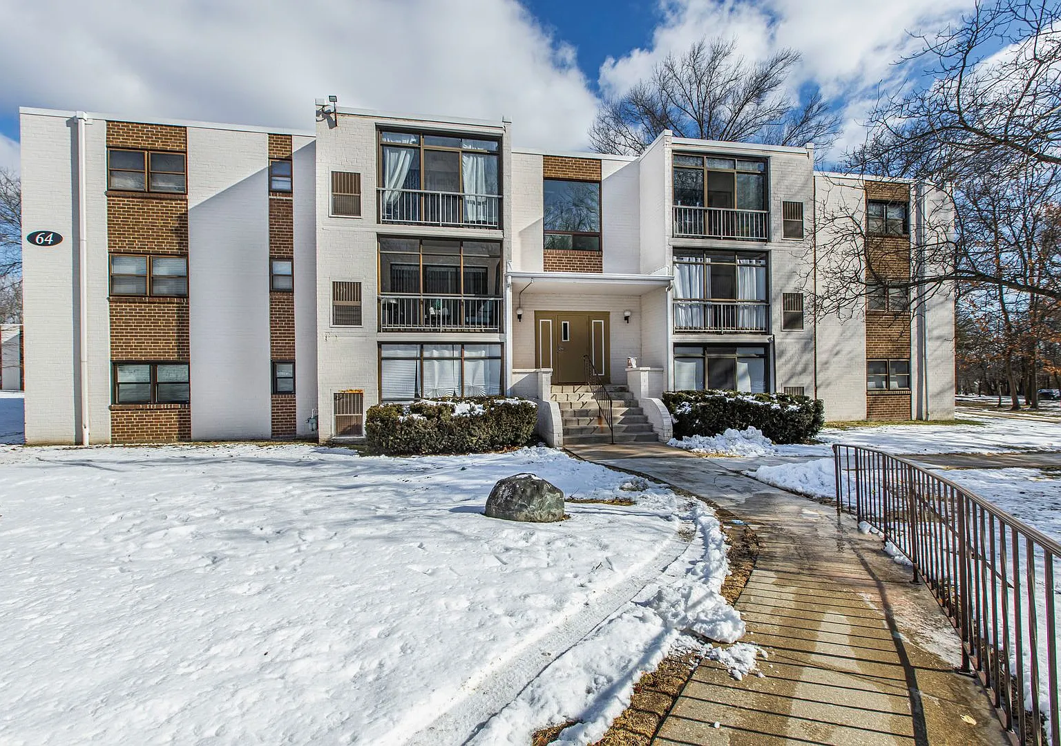 1 Bedroom Condo Walking distance to UofD Showing - Coming Soon — Photo 1