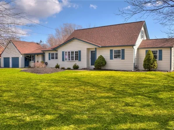 8265 Vernon Cir, Williamsville, NY 14221