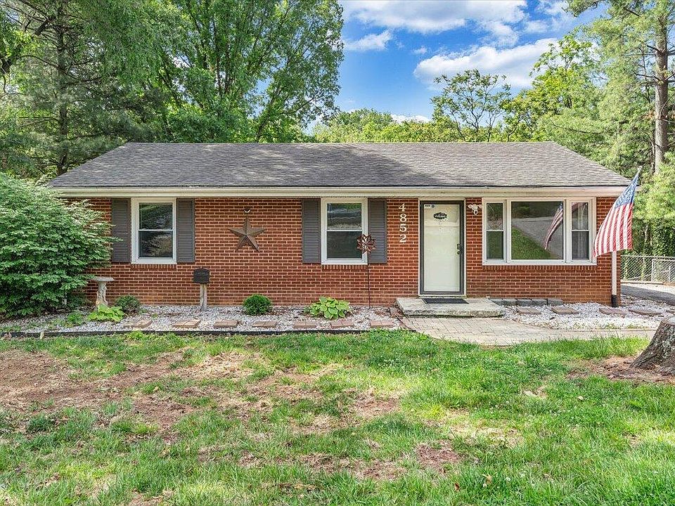 1st image of 4852 Autumn Ln NW