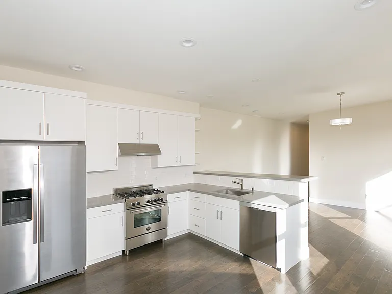 28-34 Highland Ave #30 — Photo 8