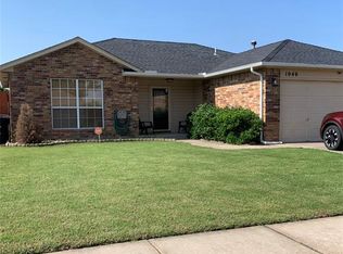1040 NW 19th St, Moore, OK 73160