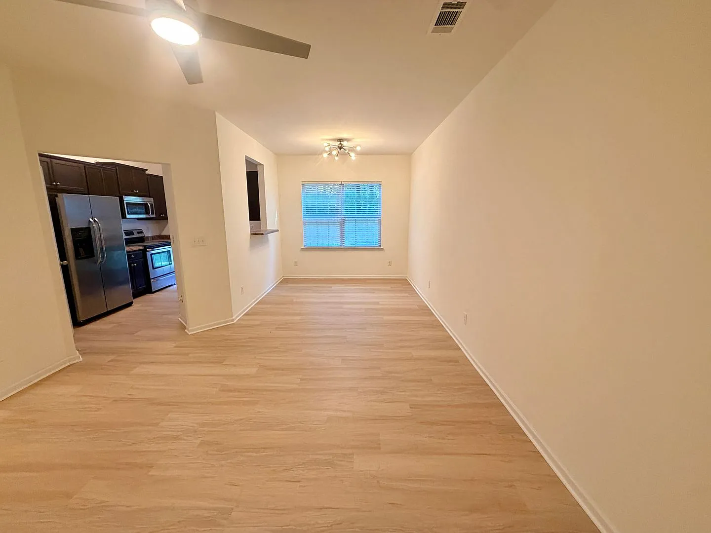 2BR/2.5BA Townhouse — Photo 4