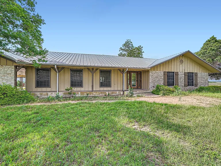 1850 County Road 105 — Photo 3