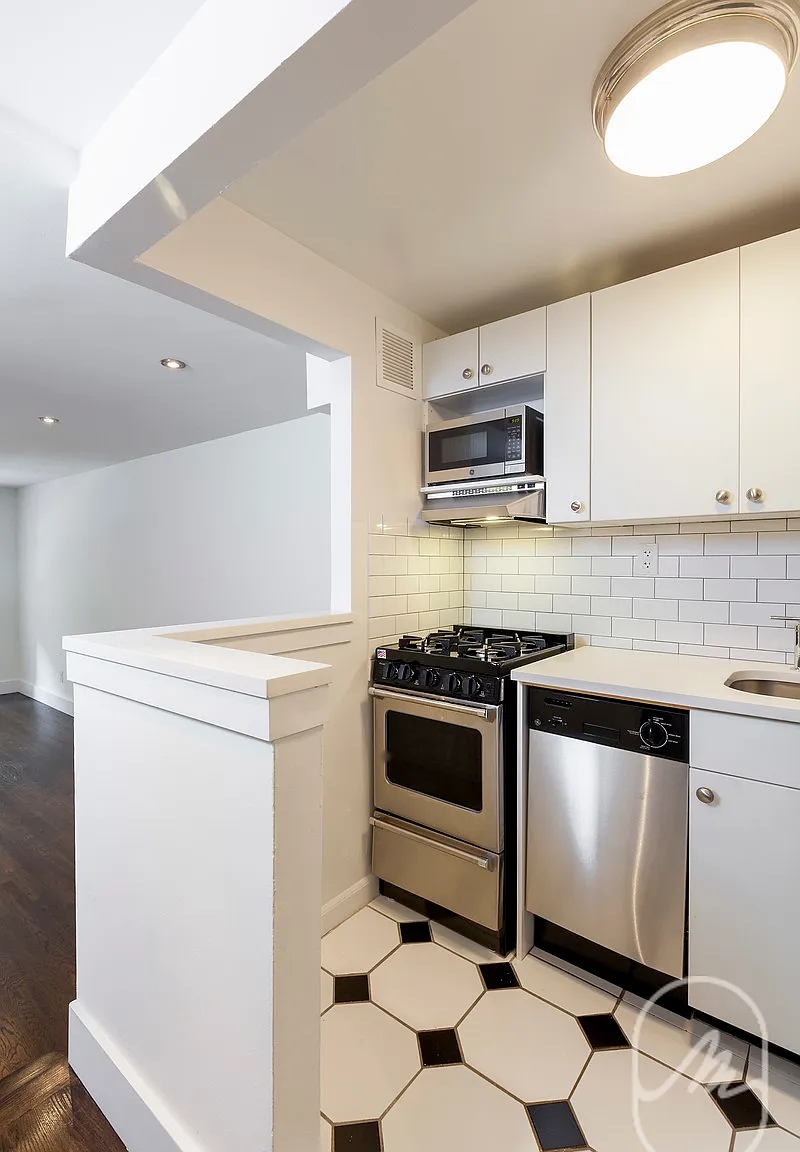 27 West 16th Street — Photo 3