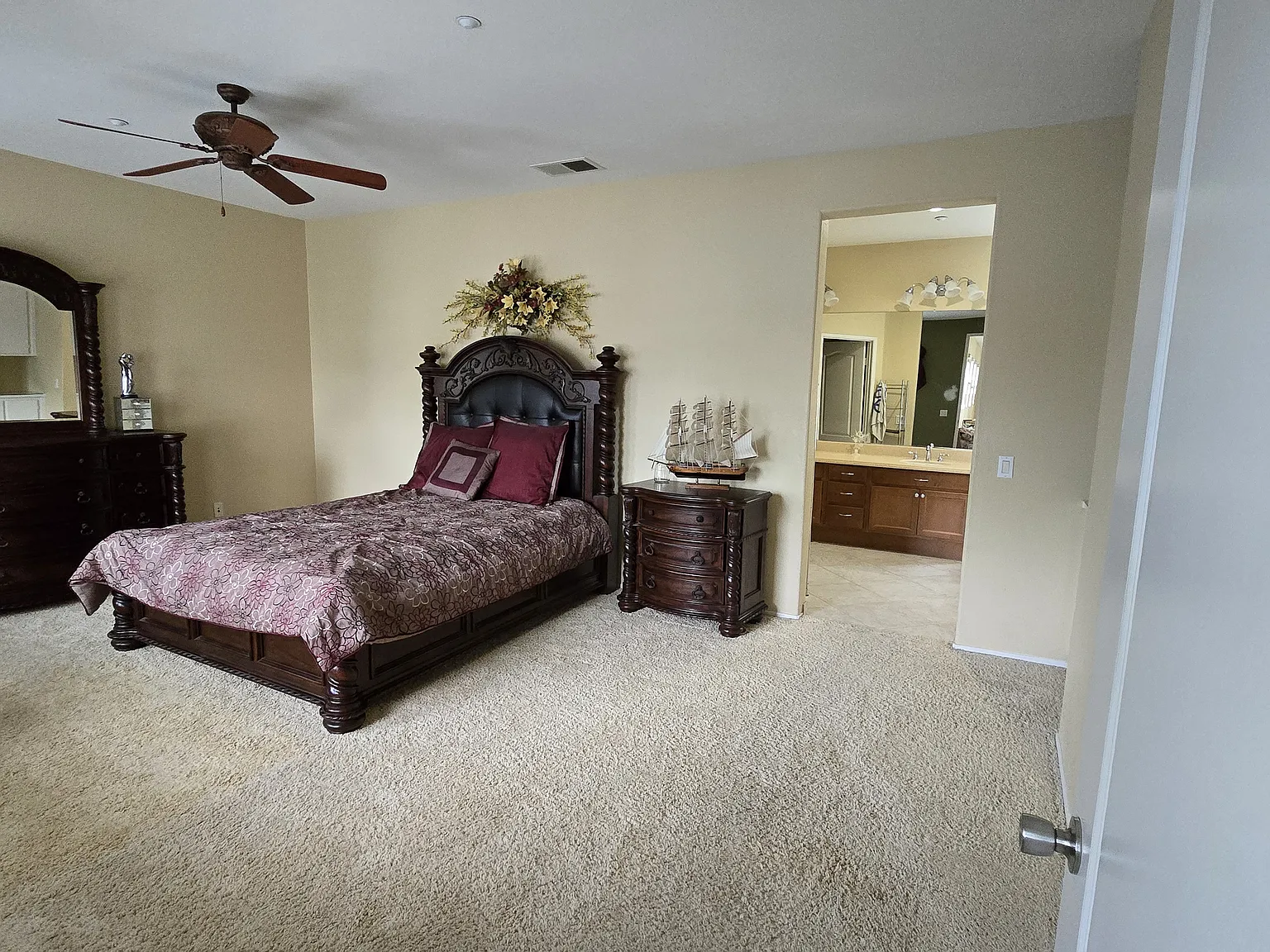 4 bed, 2131 sqft, $5,450 — Photo 3