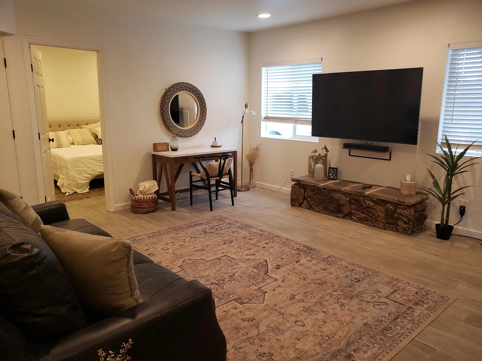 427 E Calle Arizona — Photo 2