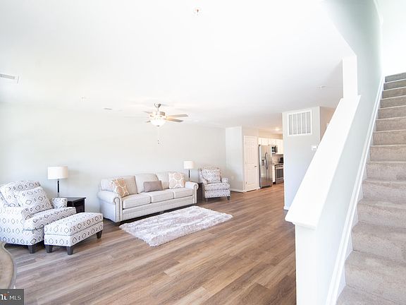 3rd image of 821 Parkway St