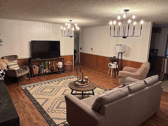 3rd image of 4 Dogwood Ln