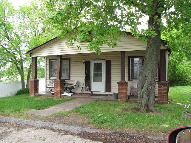 1st image of 130 Ayers St