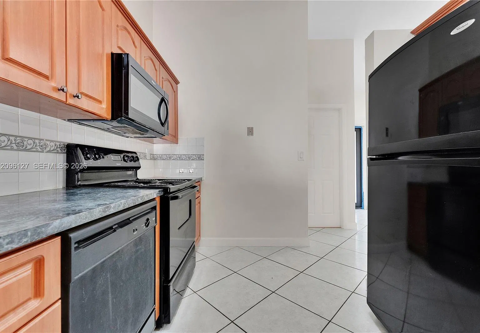 3 bed, 1138 sqft, $3,100 — Photo 4