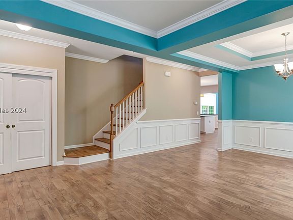 5th image of 8 Royal Holly Ct