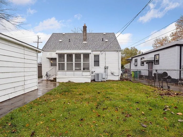 24933 Valley Ave — Photo 20