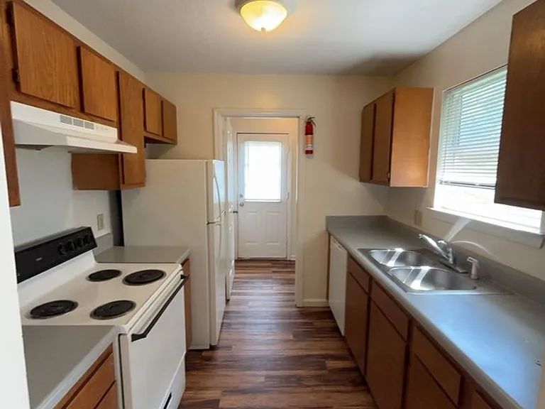 Hearthwood Apartments — Photo 16