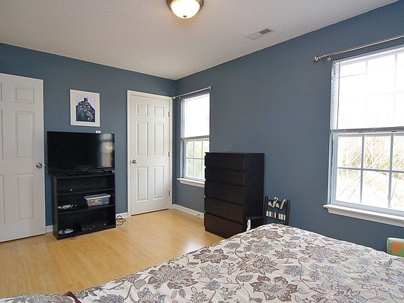 3rd image of 116 Kinnley Ct