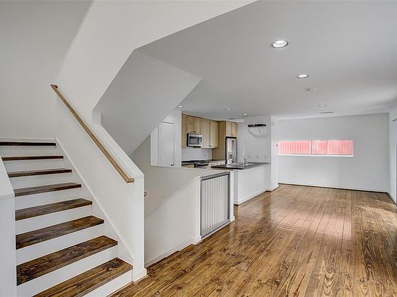 5th image of 15 N Ennis St