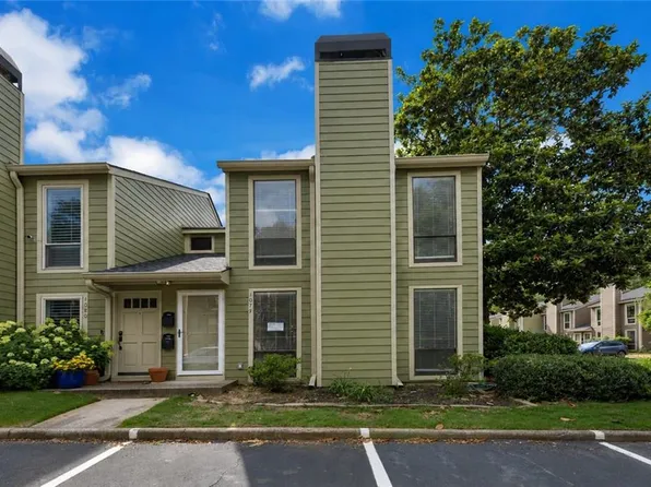 1079 Riverbend Club Dr SE, Atlanta, GA 30339