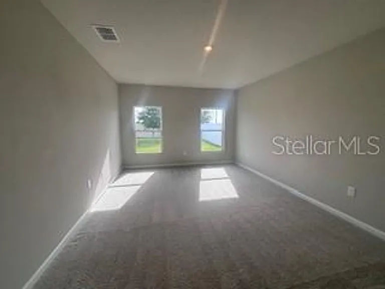1105 Lexington Ln — Photo 6