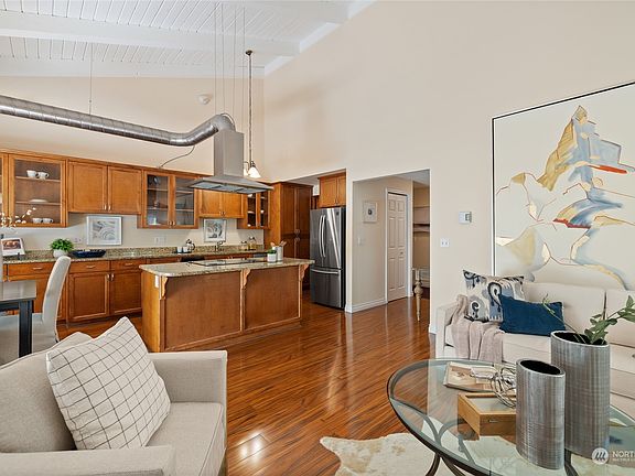5th image of 7318 N Skyview Lane #M301