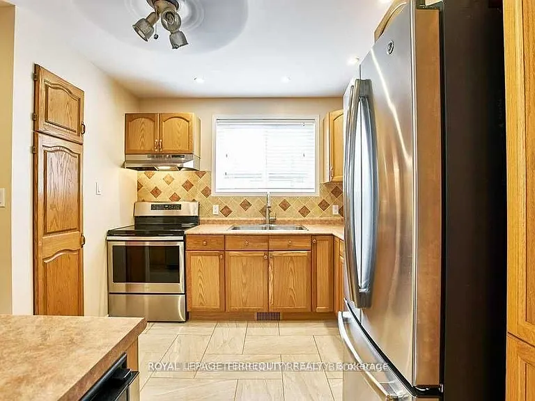 304 Palmerston Ave #MAIN — Photo 9