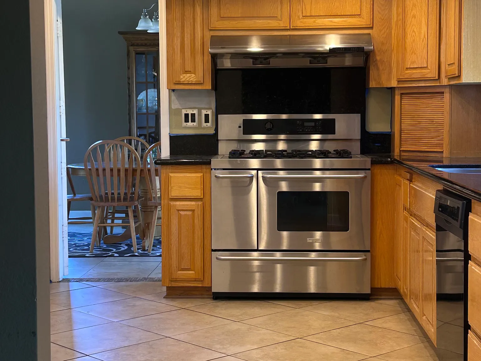 3 bed, 2.5 bath, 1958 sqft, $3,500 — Photo 2
