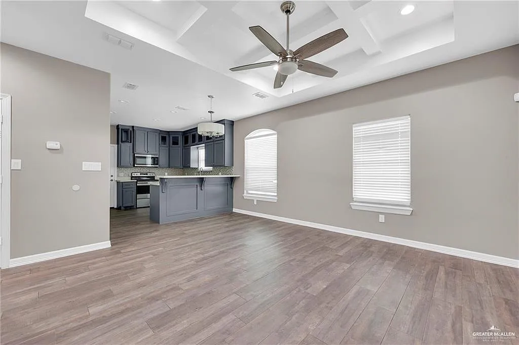 3 bed, 2.0 bath, 1050 sqft, $1,174 — Photo 4