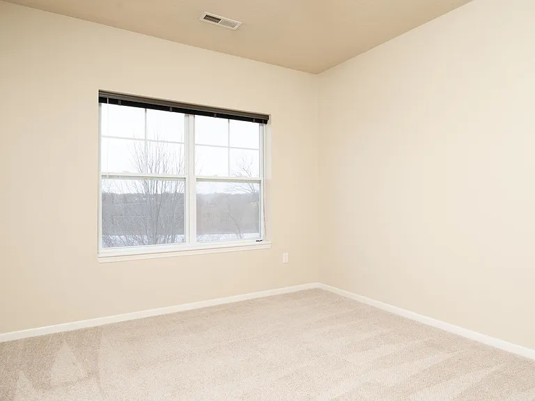 Highland Shores Apartments — Photo 41