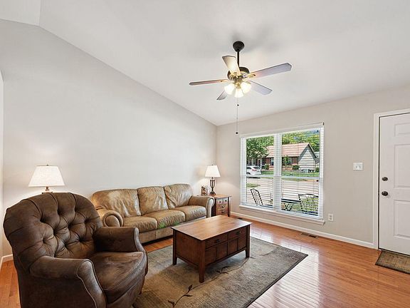 4th image of 3016 Armona Dr
