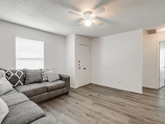 4th image of 2424 Chadwick Dr