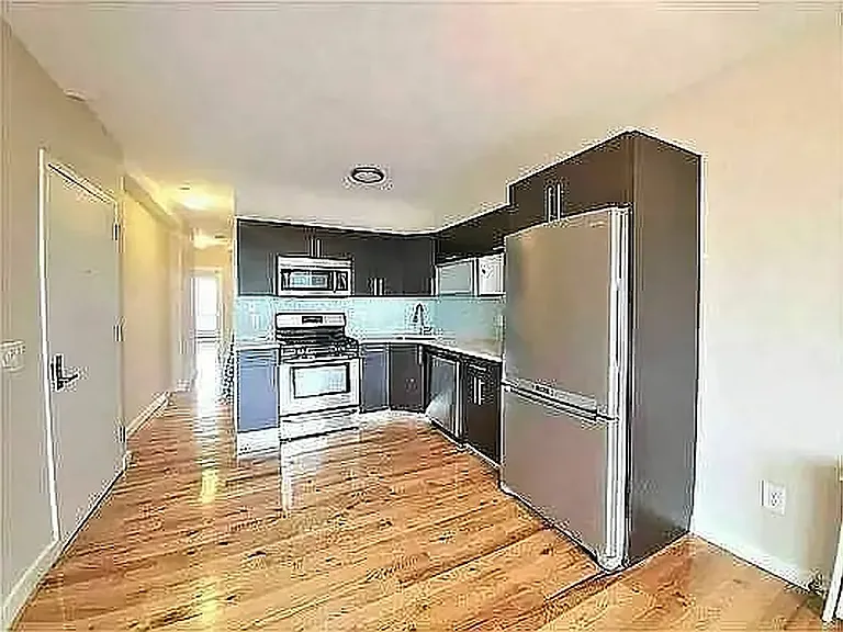 211 61st St #3 — Photo 12