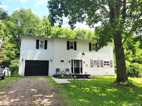 1960 Oltesvig Ln, Highland, MI 48357