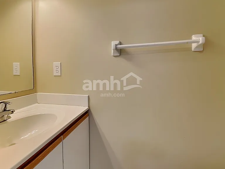 1023 Canterbury Ln — Photo 8
