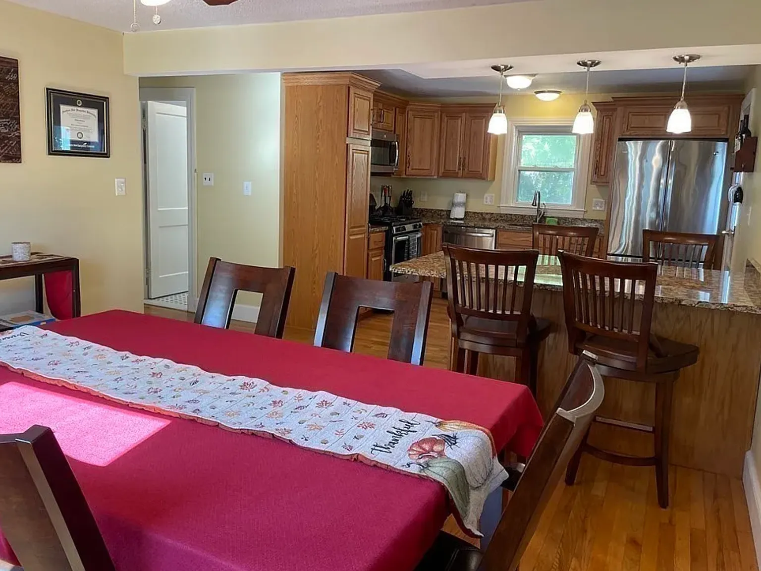 3 bed, 1265 sqft, $3,300 — Photo 4