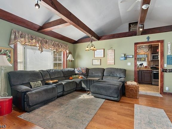 5th image of 17 Lakeside Dr. NW