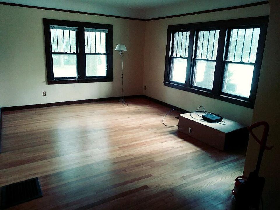 1st image of 200 Straight Ave NW Floor 1