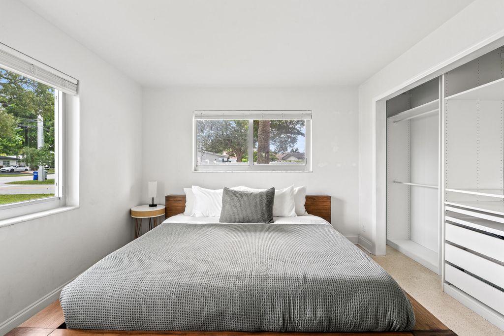 690 SE 5th Court, photo 8