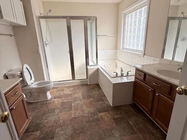4114 Derbyshire Ln — Photo 7