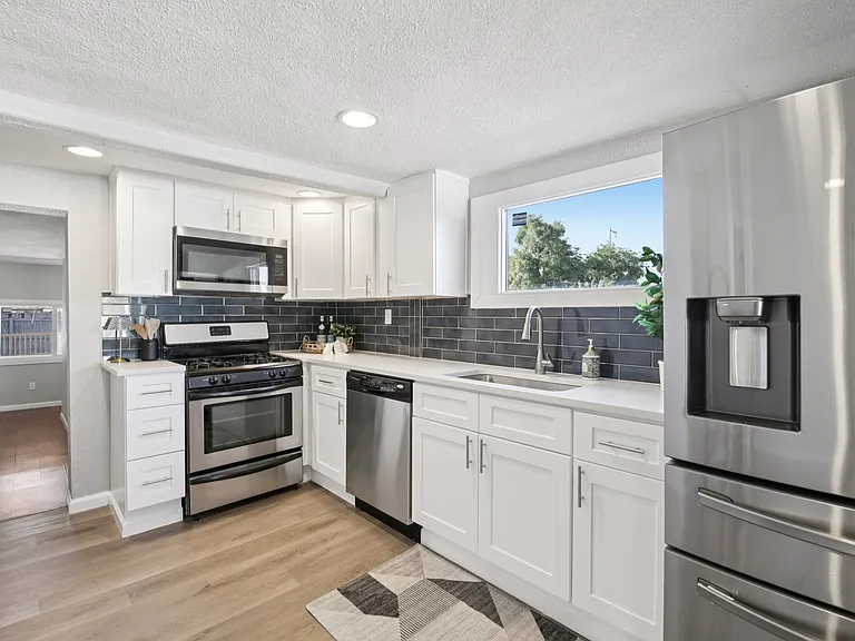 4161 Milwaukee St — Photo 8