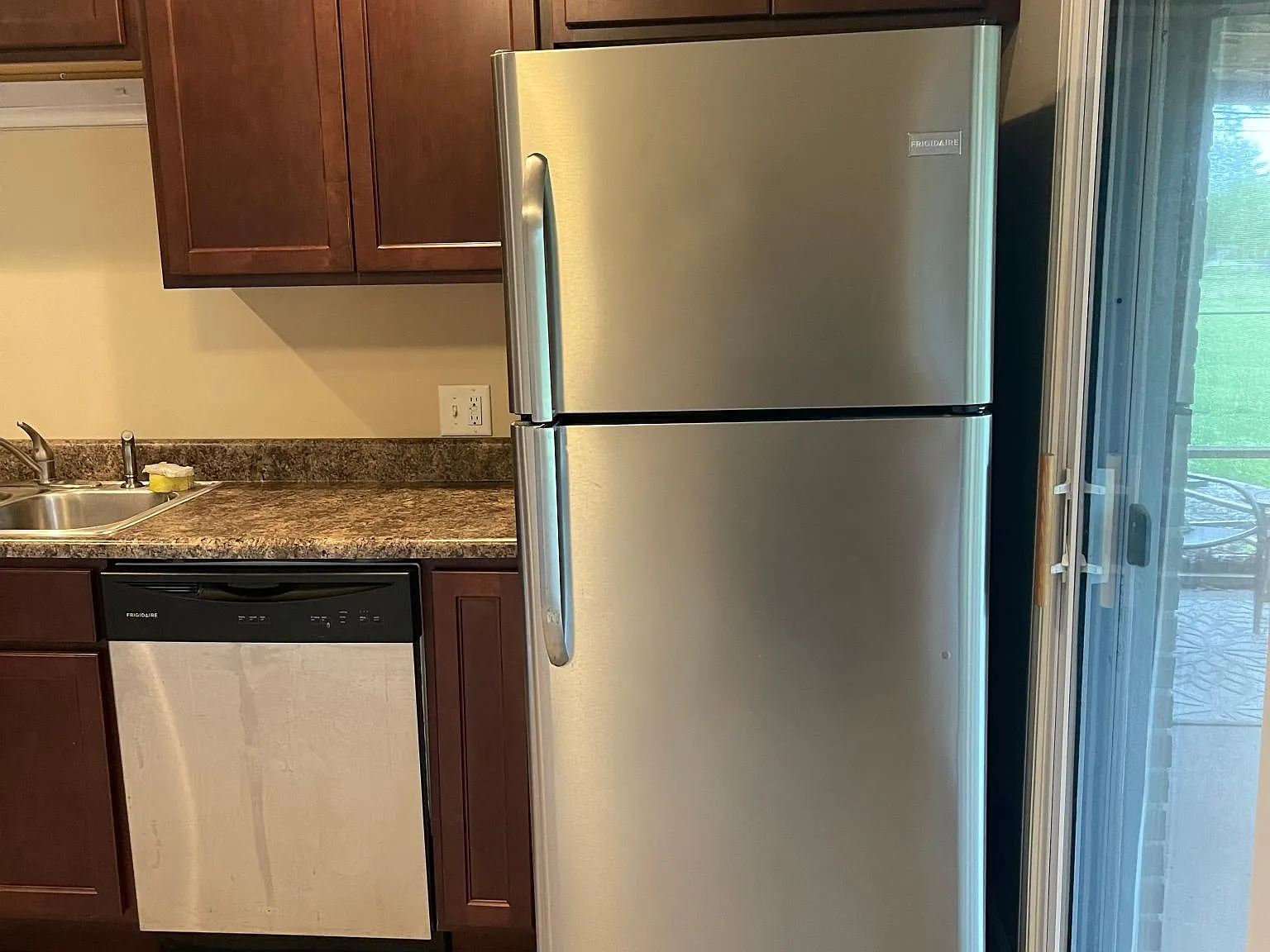 2 bed, 1000 sqft, $1,400 — Photo 3